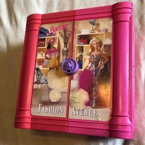 Vintage Barbie Fashion Avenue case.